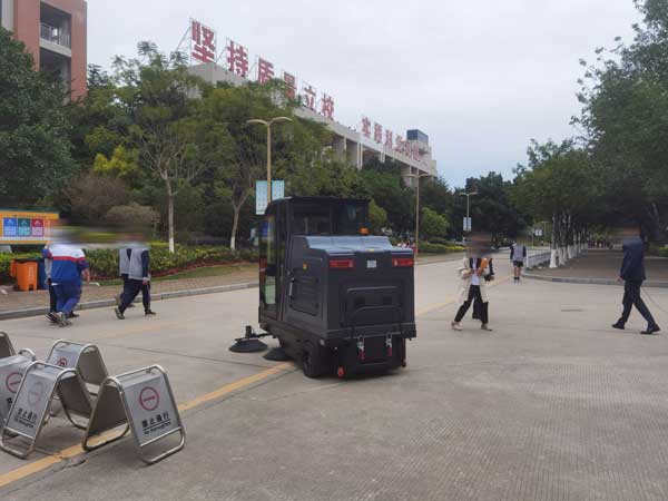 电动扫地车简介(图1) 电动扫地车简介